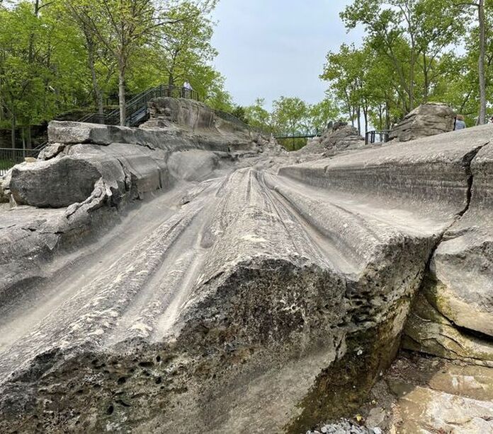 Glacial grooves